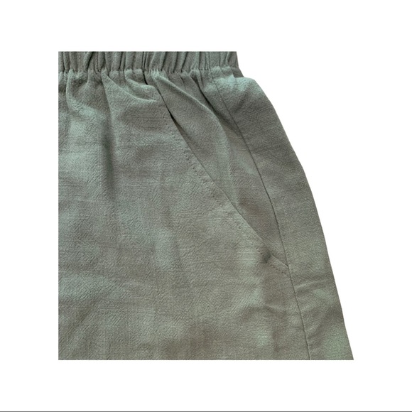 High Rise Ruffle Shorts Medium - Picture 3 of 4